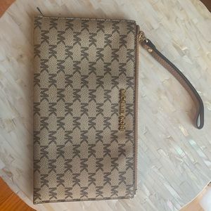 Michael Kors Wristlet